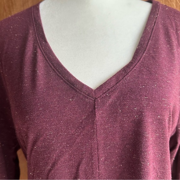 Apt 9 Gold Metallic Burgundy Top - Picture 1 of 2